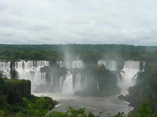 アルゼンチン驚異の大自然ツアー　～７日目。<br /><br />イグアスの滝。<br />ブラジル側観光。<br /><br />イグアスからブエノスアイレスへ