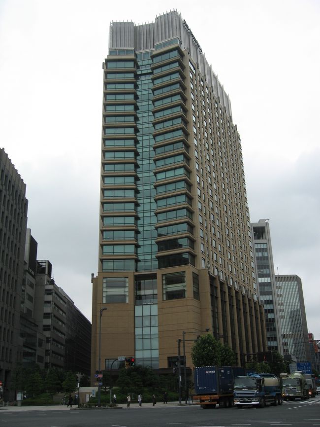 ペニンシュラ東京に宿泊してきました。バンコクのペニンシュラには何回か宿泊しており、開業した時から一度は宿泊してみたかったのですが、お値段も高く悩んでいましたが、一休ドットコムで格安のプランを見つけ、宿泊することができました。