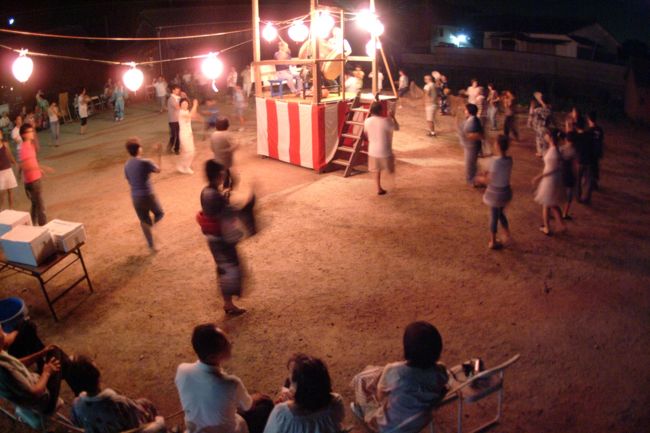 唐櫃岡の盆踊りは復活2年目でがんす。<br />昔は島の六部落全部で盆踊りやっぢょったでがんす。