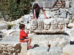 トルコ周遊の旅（11）アンタクヤからケコヴァ遺跡とミュラ遺跡を見学し、聖ニコラス教会でサンタクロースに出会う１日ツアーに参加する。