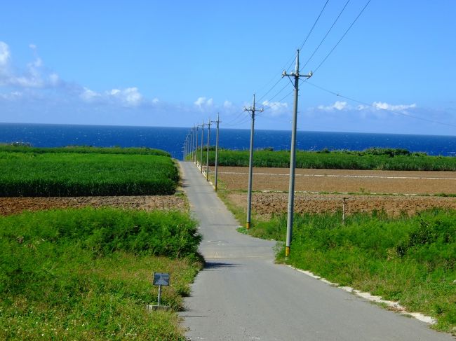 波照間島２日目、ついに向かうは日本最南端の地です！<br />最南端には２つの碑があるだけで、あとは南に広大な海が広がっていました。<br />長い時間をかけて、辿り着いた最果ての地。<br />しかし果ての地に立って感じたのは、ここは果てではない、という思いでした。<br />ここは果てでもなんでもなく、地球上のある一点にすぎないのです。