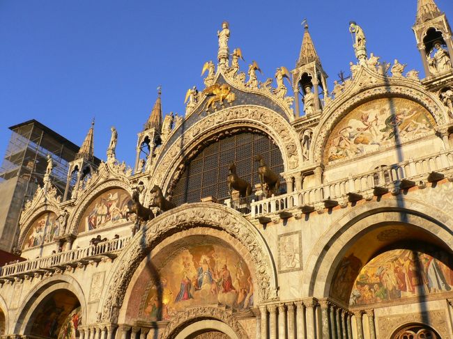 エミレーツ航空でドバイ経由のベネチア旅行！！<br />初のヨーロッパ！初のイタリア！！とテンションがあがりました。某テーマパークかと思うほど、かわいい街並み、美しい景色でした。<br />