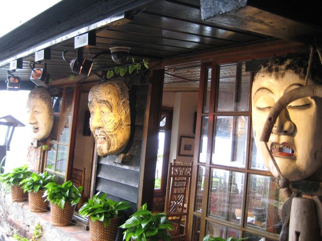 おいしいもの、やさしいひと、独特のにおい（笑）<br /><br />おもしろい国ですね♪<br /><br />３日目は台湾通の友達に『行くべき!!』と勧められた九分へ〜<br /><br />ツアー、タクシー、いろいろ悩みましたが失敗も一人旅の醍醐味。<br />てことで自力で電車→バスを乗り継いで九分へ。<br />国が違っても、人の流れについていけばどーにかなるもんです。<br />自力で行ってみると、ツアーってぼったくり・・・<br />ほんとに行ってよかった！<br /><br />早めに行動したので、３日目も盛りだくさんに過ごすことができました♪<br />