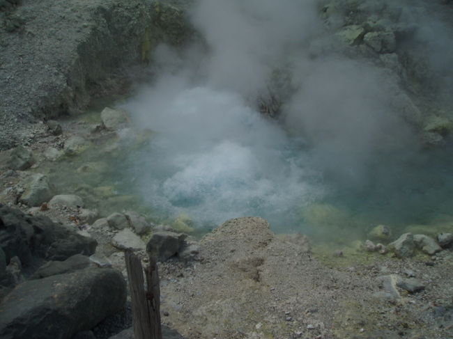 夏休みを利用し秋田県玉川温泉に湯治に行ってきました。<br />何年か連続で出かけていますが今年はガラガラにすいていました<br />。<br />ここは岩盤浴が有名で全国からガン患者が集まってきます。