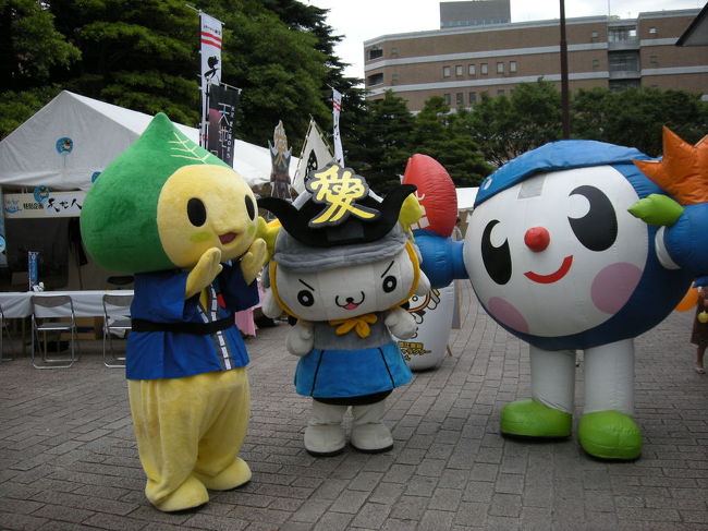 勾当台公園で開催されていました。<br />青森、秋田、岩手、宮城、山形、福島の物産や観光パンフ、<br />イベントが繰り広げられていました♪<br /><br />さすが！<br />ビールなどのアルコールは全くなかったです(笑)<br /><br />http://www.driveplaza.com/travel/area/tohoku/highway_communication2009.html