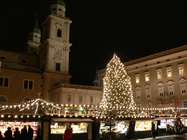 ザルツブルグのクリスマスマーケットです。ザルツブルグは何箇所か市場が立ちますが、一番規模の大きいドーム広場と、ミラベル広場のマーケットを見に行きました。