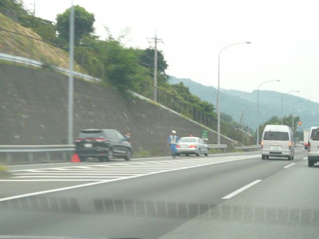 富士の須走から今日の宿泊先の新宿ホテルにこれから向かいます。<br /><br />途中に取締り中の覆面パトが・・・・。