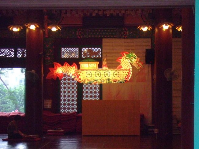 2009年8月19日<br />2泊3日のなんて短いこと。<br />でも雨にも降られず、楽しい韓国旅行でした。<br />3月に続いて行ったので、これでしばらく韓国行きたい熱は納まると思います・・・たぶん。<br /><br /><br /><br />☆1日目(2009年8月17日)<br />http://4travel.jp/traveler/anello/album/10368143/<br /><br />☆2日目その1(2009年8月18日)<br />http://4travel.jp/traveler/anello/album/10369015/<br /><br />☆2日目その2(2009年8月18日)<br />http://4travel.jp/traveler/anello/album/10369268/<br /><br />