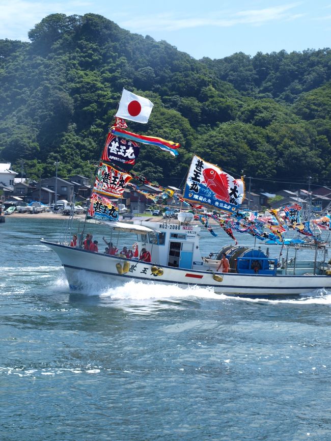 　中越沖地震のため中止されていた出雲崎の「船まつり」が３年ぶり（http://www.niigata-nippo.co.jp/pref/index.asp?cateNo=2&amp;amp;newsNo=160449）に開催され、出かけてきました。<br /><br />　昨年の紅白歌合戦でジェロさんが歌った「海雪」で一躍全国区になった出雲崎、良寛さん（http://ja.wikipedia.org/wiki/%E8%89%AF%E5%AF%9B）の生誕地でもあり、江戸時代佐渡の金山の船着場、そして現在では漁港としてしられていた町です。<br /><br />　船まつり後、柏崎石地海岸で今年２回目の海水浴。<br /><br />　夕食後長岡にある国営越後丘陵公園のサマーナイトプレゼンツ（http://echigo-park.jp/event/summerNight/index.html）を訪ねました。<br />　