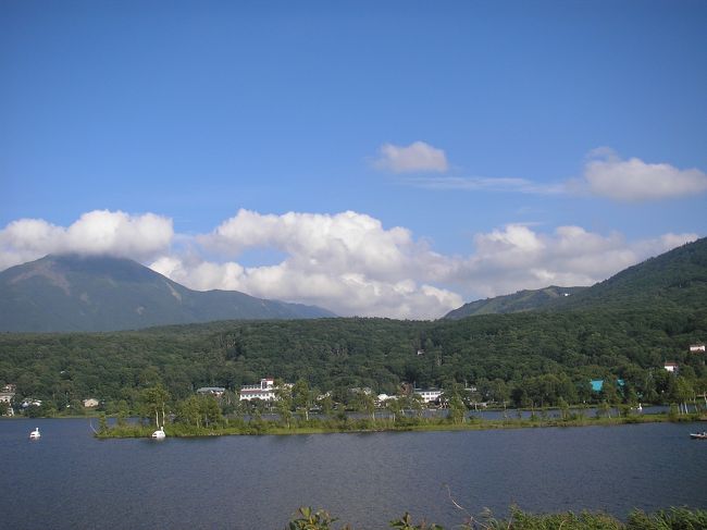 ８月ももう終わり・・<br />混んでる時期をずらして先週、夏の最後に長野の旅へ出ました<br /><br /><br />今回の宿泊先は　白樺リゾート「池の平ホテル」<br />ファミリー向けです<br /><br /><br />１日目は蓼科高原、蓼科湖、蓼科牧場をドライブしながら周り宿に着きました<br />２日目は終日ファミリーランドで遊び・・<br />最終日は午前中はファミリーランドで遊び、ホテルを出発。帰路途中で日帰り温泉に入り高速道路に乗って帰りました<br /><br />あっという間の３日間。昼間も肌寒さがあったけど、空気がとてもよかったです。<br />小さな子供連れには楽しめる場所でした＾＾