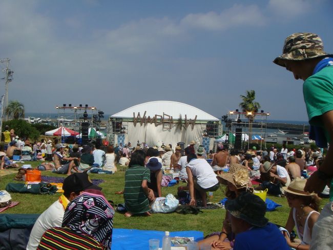 夏はレゲエと昔から言いますが・・・<br />8月29日・・・wind　blow　2009というイベントを観に言ってまいりました。当日は暑く、青空から夕日、星空という展開のもと屋外ライブの醍醐味を味わってきました。<br />私もほとんど知識の無い状態で参加しましたが、自然と音楽を聞き入れることが出来るのは不思議な感覚でした。<br />皆さんも是非参加してみてはいかがでしょうか？<br />