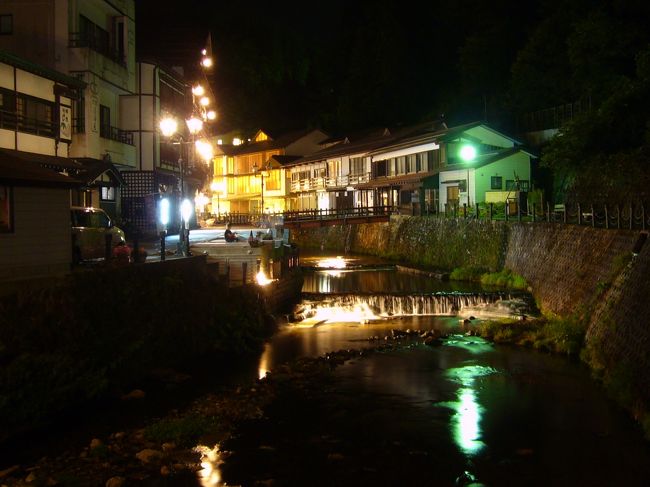 2009/8/27~29、nn回目の誕生日を兼ね、ノスタルジックな銀山温泉(山形県)から松島(宮城県)にかけてドライブ&温泉三昧の旅を満喫しました。今回泊まった宿はどちらも大正解! 山と海、古風な旅館と洗練されたホテルと、対照的なステイを楽しむことができ、また訪れたい場所となりました。<br /><br /><旅程>(◎はこの旅行記)<br />◎8/27(木)東京→(東北道・山形道経由)→銀山温泉<br />8/28(金)銀山温泉→牡鹿半島・金華山→松島<br />8/29(土)松島観光→(三陸道・東北道経由)→東京<br /><br /><宿泊><br />8/27(木)古山閣(http://www.kozankaku.com/)(一泊二食13,800円byじゃらん)<br />8/28(金)海風土(http://www.furofushi.com/)(一泊二食28,000円)
