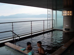 ０９．海の日の３連休旅行　エクシブ初島　スポーツゾーンフィールド　最上階の大浴場　海を見ながら入る露天風呂