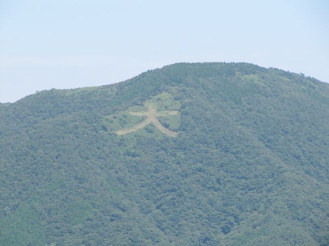 箱根フリーパスと箱根スマイルクーポンの2種類のフリーパスを使って、箱根の乗り物に乗ってみました。<br /><br />乗り降り自由は下記の通り、果たして何種類乗れるでしょうか。<br /><br />「箱根フリーパス」<br />1.箱根登山電車<br />2.箱根登山バス（指定区間）<br />3.箱根登山ケーブルカー<br />4.箱根ロープウェイ<br />5.箱根海賊船<br />6.小田急箱根高速バス（指定区間）<br />7.沼津登山東海バス（指定区間）<br />8.観光施設めぐりバス（箱根登山バス）<br /><br />「箱根スマイルクーポン」<br />1.伊豆箱根バス<br />2.駒ケ岳ロープウェイ<br />3.十国峠ケーブルカー<br />4.芦ノ湖遊覧船