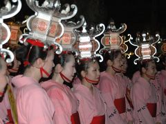 山鹿灯篭踊り保存会の踊り手たち