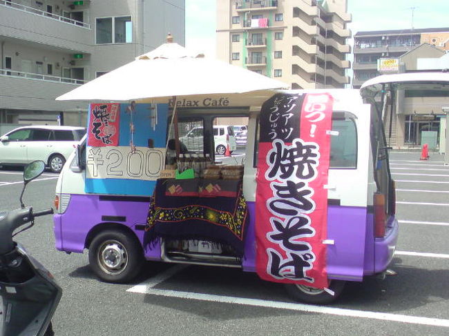 移動販売　千葉、埼玉、神奈川　焼きそば、たこ焼き、ばくだん焼き　パチンコ店での様子です。<br /><br /><br />今回はピーアークパチンコ店様にて同時開催、千葉、埼玉、神奈川でそれぞれ違うフードを出店しました。<br /><br /><br /><br /><br />http://dream-pinocchio-group.com<br />http://www.geocities.jp/doramaphoto/<br />http://www.alpha-net.ne.jp/users2/bethesun