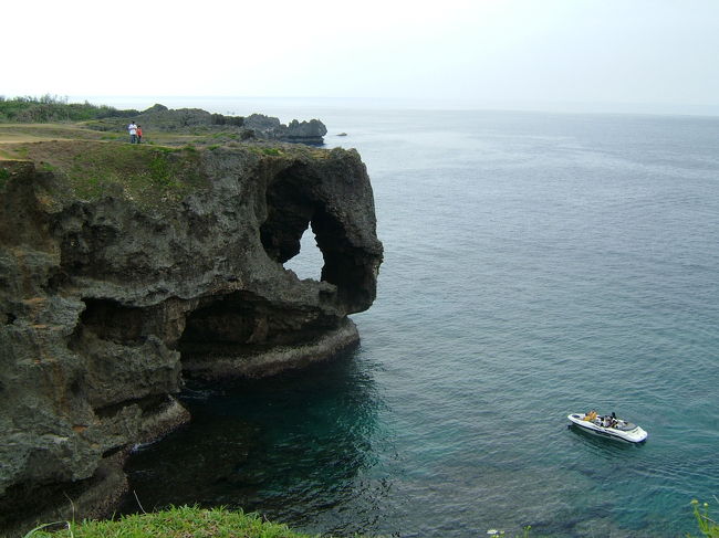 沖縄本島も６回目ともなると、あそこを見たい、ここを見たいということもなくなってくる。ただ、南の島の空気に触れていたい。そんな気持ちとなってくる。<br /><br />今回は、天候に恵まれず、泳ぐことはできなかったが、それなりに沖縄を楽しむことができた。