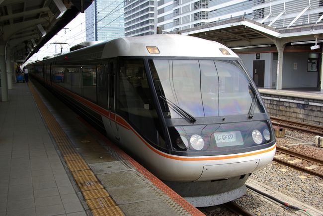 新宿でのコンサートを聞くために、九州から電車で行くことになった。<br />普通であれば新幹線で東京まで一直線というところだけど、それではつまらないので、名古屋まで新幹線で行って、その先は中央本線に乗り換え、塩尻経由で新宿へ行くルートを使った。<br />初めて中央本線に乗り、途中の景色を楽しむことができた。<br />新宿でのコンサートもよかった。<br />夫婦で楽しい旅でした。