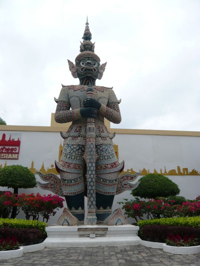 タイ　パタヤ　その４　LPG自動車でパタヤへ（ミニサイアム）