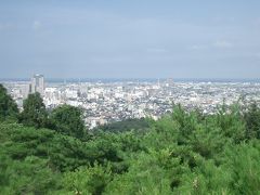 卯辰山に登って、金沢を一望。よき眺めかな。