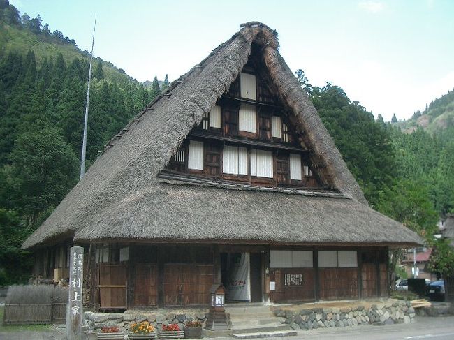 語り部が親切にいろいろと説明してくれました。植物から塩硝を作ったそうです。なかなか考えたものです。こんな山中で生きていくには、大変な苦労があったのでしょう。