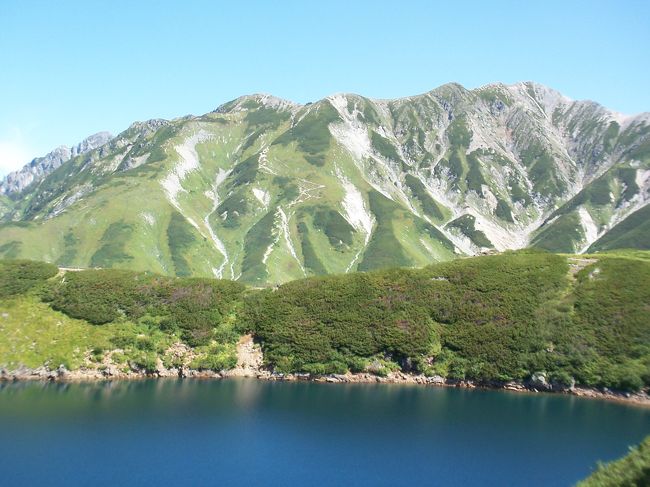 念願の黒部立山アルペンルート横断！<br /><br />過去に富山側から室堂まで2回、長野側から黒部ダムまで1回訪れたことはありますが、通しで観光するのは今回が初めてです。<br /><br />どちらかというと晴れ女の私、今回もお天気に恵まれ、立山の雄大な景色に大満足。<br /><br />★旅の行程★<br />【9月5日】<br />上野→越後湯沢→富山→立山山麓温泉<br /><br />【9月6日】<br />9：00　　立山発<br />　↓　　　　ケーブルカー（7分）<br />9：07　　美女平着<br />9：20　　美女平発<br />　↓　　　　高原バス（臨時便）（50分）<br />10：10　 室堂着<br />12：15　 室堂発<br />　↓　　　　トロリーバス（10分）<br />12：25　大観峰着<br />13：00　大観峰発<br />　↓　　　　ロープウェイ（7分）<br />13：07　黒部平着<br />13：40　黒部平発<br />　↓　　　　ケーブルカー（5分）<br />13：45　黒部ダム着<br />16：05　黒部ダム発<br />　↓　　　　トロリーバス（16分）<br />16：21　扇沢着<br />17：00　扇沢発<br />　↓　　　　特急バス（100分）<br />18：40　長野着<br />19：06　長野発<br />　↓　　　　新幹線<br />20：46　上野着