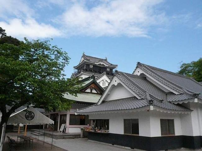 　岡崎城。<br /><br />　言わずと知れた徳川家康生誕の地。<br />　ここまでに怒濤の早朝神社仏閣巡りをやってしまいましたが本来のスタート地点はここ。<br />　いよいよ、京都の二条城目指して上洛の旅、<br /><br />　スタートです！<br /><br /><br />　挫折禁止（松村博司の貧乏旅日記）<br />「三河発！東海・中山道、上洛の旅」<br />http://bonkuraii.blog56.fc2.com/blog-category-50.html