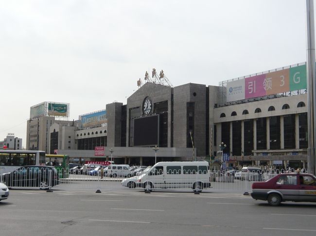 友人を訪ねての哈爾濱旅行でした<br />新潟空港の利用も初めてで車で3時間、国内移動の方が時間がかかった(笑)<br />2月の瀋陽が非常に寒かった為9月にしましたが、やはり哈爾濱は氷祭りでしたね(失敗)<br />しかし8日間は長すぎました。