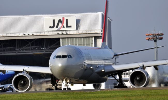 台湾の陳さん家族を迎えに、成田空港に向かいましたが<br />早く到着しましたので飛行機を撮影。<br /><br /><br /><br />