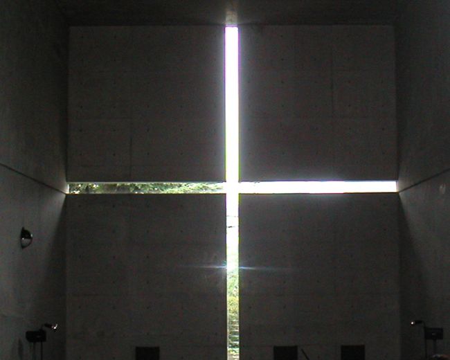 <br />安藤忠雄設計の「光の教会」<br /><br />奈良に旅行に行くと決まった時から、こちらに足を延ばすと決めていました。<br /><br />安藤忠雄設計の「●の教会」はいくつかあるのですが、<br /><br />学生の頃、六甲にある「風の教会」が初めての設計課題で<br />何もかもが初めてで楽しくて！よく覚えています。<br /><br />ちなみに、「水の教会」は北海道にあります。<br />更に「海の教会」が淡路夢舞台に出来たとか…。<br /><br />そんなわけで<br />私にとっては感慨深い場所なのです♪