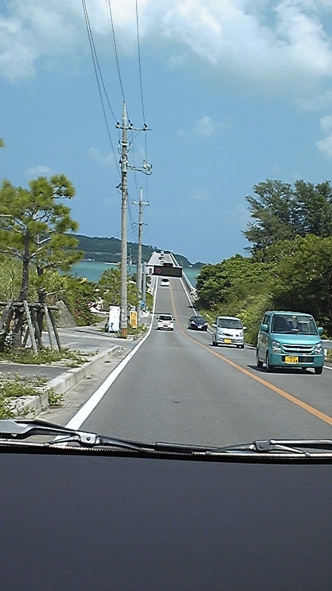 天候にも恵まれ、楽しいＪＡＬホテルオクマでの滞在でした。<br />道は、混んでいましたね〜。<br />空港からレンタカー屋さんまで延々と動きませんで、<br />ドライバーさんも溜息まじりでした。<br />しかし、青い空と海と太陽サンサンで、<br />テンションはあがるものですね！！<br />