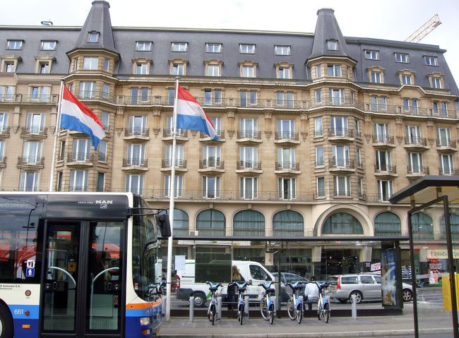 パリPARIEST駅からＳＮＣＦ鉄道でLUXEMBOURG駅に入りました。<br /><br />Mercure Grand Hotel Alfa Luxembourg <br />メルキュールグランドホテルアルファ ルクセンブルクに２泊しました。<br /><br />落ち着いた雰囲気のビジネスホテルです。<br />駅のすぐ斜め向かいに立地しとても便利です。<br /><br />住所<br />16, Place de la gare,Luxembourg,1616,LUXEMBOURG