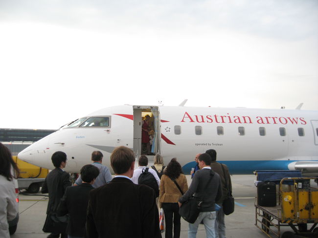 成田からオーストリア航空でウィーンを経由し、ザグレブ空港へ。<br /><br />10:55　成田発<br />15:55　ウィーン着<br />18:40　ウィーン発(17:15発予定が遅延)<br />19:30　ザグレブ着