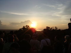 カンボジア突入記　プノン・バケン山頂  夕日！！