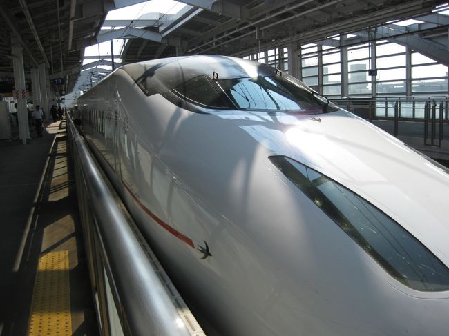 　2009年9月25日から27日にかけて、西日本パス(グリーン車用)を使って、鉄道旅行してきました。<br />　1日めは山陰方面、2日めは南九州、そして3日めは高松にも寄りました。<br />　3日間、鉄道乗りまくりで、久しぶりに鉄道三昧の旅行になりました。（笑）計算したところ、西日本パス（グリーン車用）22,000円で80,000円以上に乗った計算になりました。 <br /><br /><br />