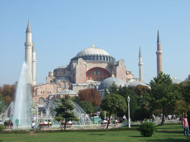 トルコ１０日間の旅でイスタンブールに行きました。世界遺産町の雰囲気、人たちが素敵でした。また、行きたいと思いました。