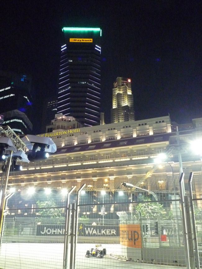F1史上初めてのナイトレース!<br />しかも、市内をサーキットにしてのF1レースです。<br /><br />夜にレースをするから、昼は買い物したり、プールで泳いだり、観光したりと、とても有意義に時間を使えます。<br />これなら、そんなにF1に興味が無い人を連れて行っても、大丈夫かもしれません。<br /><br />パッケージではなく、F1チケット、航空券、ホテル全て別々に手配して行きましたが、どうにかなるもんですね。<br /><br />