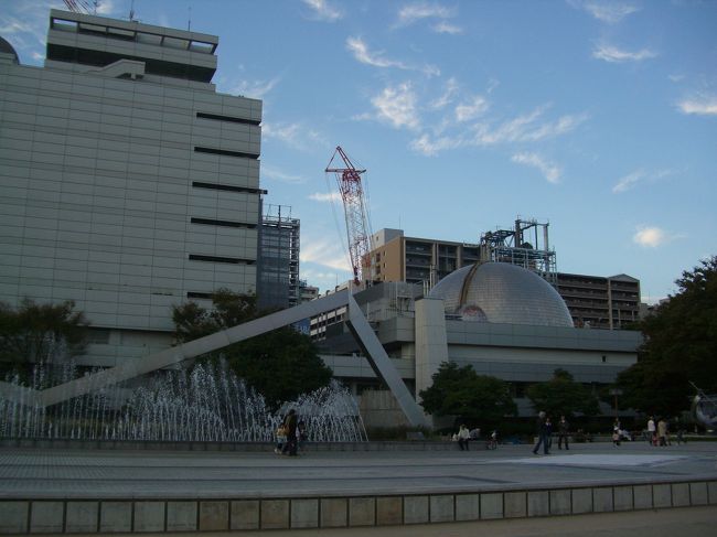 科学館の年間パスを購入したので１０月のプラネタリュウムのプログラムを見に行きます。