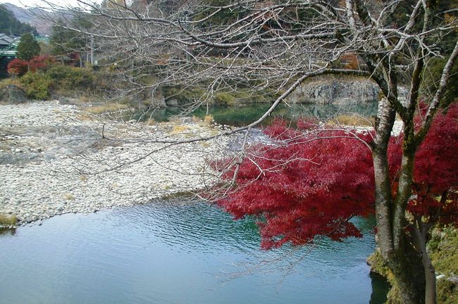 2002晩秋、飛騨川、金山