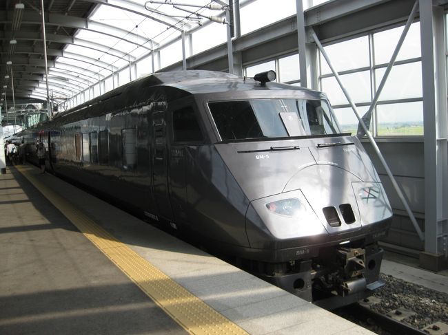 　2009年9月25日から27日にかけて、西日本パス(グリーン車用)を使って、鉄道旅行してきました。<br />　1日めは山陰方面、2日めは南九州、そして3日めは高松にも寄りました。<br />　3日間、鉄道乗りまくりで、久しぶりに鉄道三昧の旅行になりました。（笑）計算したところ、西日本パス（グリーン車用）22,000円で80,000円以上に乗った計算になりました。 <br />