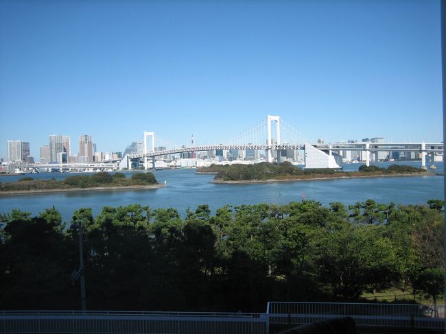 しばらく旅行は無理かしら…と思っていたら、こんなプチ旅行もできるのだ!と発見!<br />ワクワクが止まりません。<br /><br />都内のホテルステイを楽しむ旅は…<br />・観光をあまりしない分ホテルを堪能できる!<br />・非日常を味わえる!<br />・子供やファミリーにも優しい(おそらく…)!<br /><br />と、いいことが沢山ありそうです♪<br /><br />お台場自体久しぶりだったので、きれいな景色も楽しめました~<br /><br /><br />