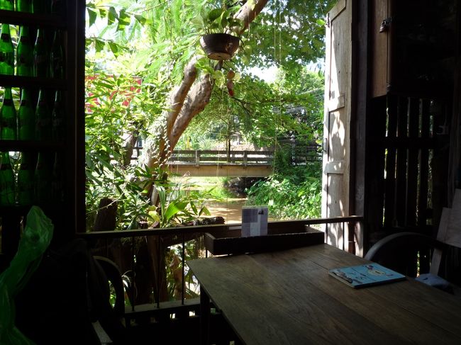 何度も訪れているチェンマイへ今回も行ってきました。<br />ピン川のほとりに建つ「Holiday In Chiangmai」にホテルをとり、ピン川沿いの道をぶらっと歩いたりソンテウでお隣の街ランプーンまで足を延ばしてみた一日です。