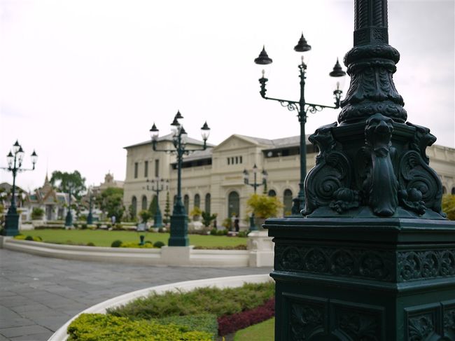 ヨーロッパの庭園の様です。<br /><br />バンコク Wat Phrakeaw ワットプラケオ(ワット・シーラッタナーサーサダーラーム)に行ってきました。<br />http://4travel.jp/traveler/chinchikurin/album/10389005/<br /><br />Wat Phrakeaw ワットプラケオ に行ってきました。その2<br />http://4travel.jp/traveler/chinchikurin/album/10389007/<br /><br />Wat Phrakeaw ワットプラケオ に行ってきました。その3<br />http://4travel.jp/traveler/chinchikurin/album/10389009/<br /><br />LUMIX DMC-GF1 での撮影