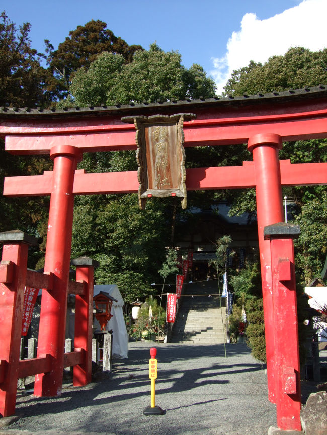 お正月休みに旅行へ行って参りました。今回の旅の目的は【旅館でのんびり】と【赤目四十八滝】です。 <br />★旅のしおり★<br />【1日目】<br />敢國神社⇒伊賀上野城⇒忍者博物館<br />【2日目】<br />日本サンショウウオセンター⇒赤目四十八滝<br />(滝の所要時間/往復で4時間)