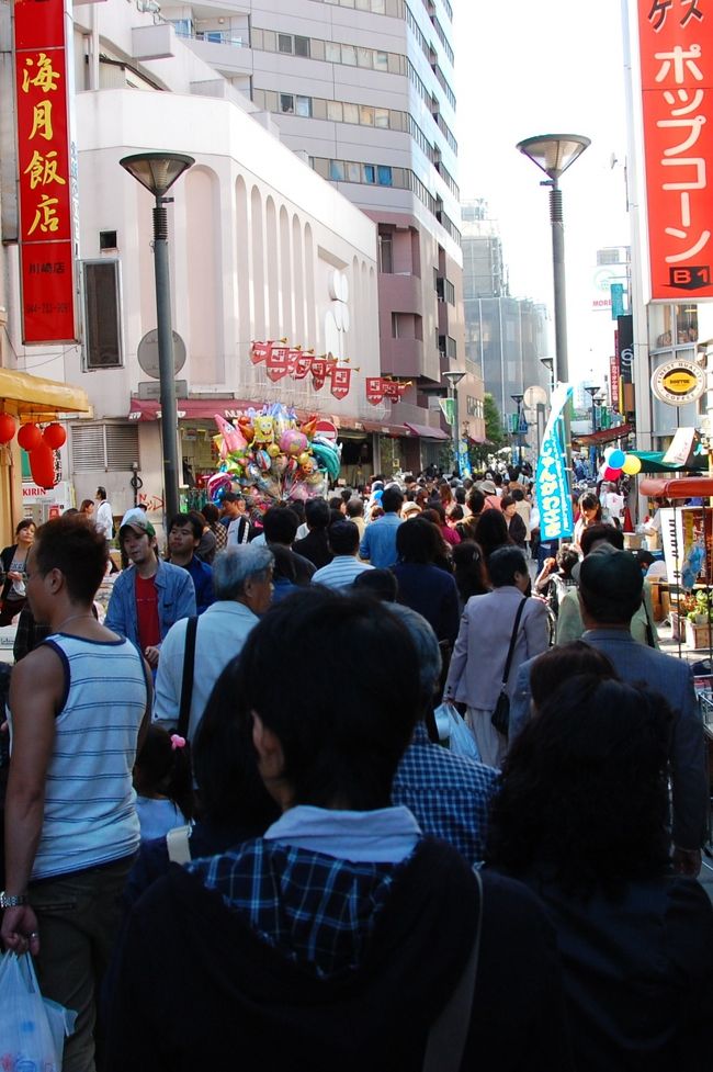 大学生時代通学の乗換駅だった川崎。<br /><br />あれから何年たっただろう？すっかり変貌した川崎。<br /><br />まったく面影が無い！さいか屋とモアーズは当時のなごりを残しているがまるで浦島太郎。<br /><br />いいじゃん・かわさきに長谷川きよしさんが出演するとのことで音楽好きのANCHANGど女子大生のHITOMICHAGと出陣。