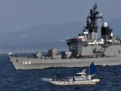 海上自衛隊・観艦式参加の艦艇を船上から撮影