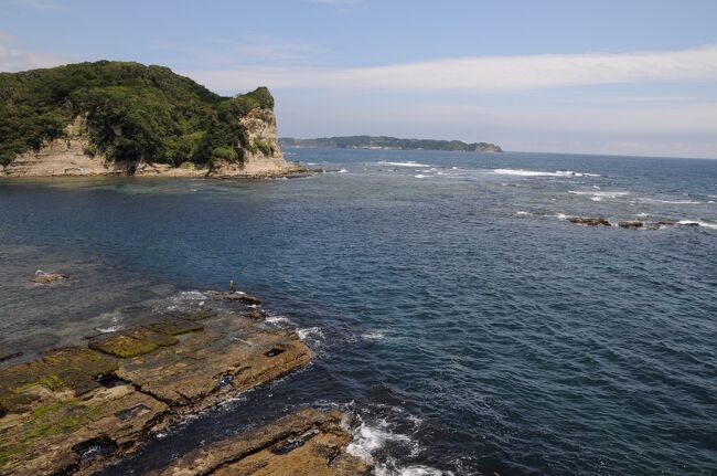 この夏も、青春１８きっぷを利用し、ふらりと旅に出た。まずは、房総半島を列車旅。海水浴の季節なので、宿を千葉市内に取り、外房と内房を１往復ずつすることにした。初日は、外房を途中下車しながら安房鴨川駅を目指す。そして、二日目は、内房線沿いに館山駅まで行くことにした。<br /><br />（2024.08.14投稿）