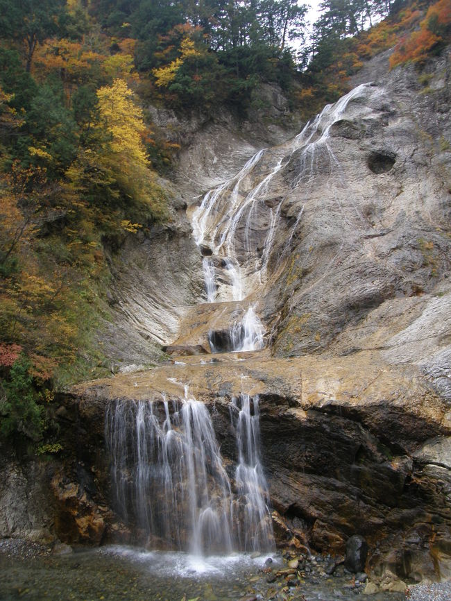 2009年10月　北陸の旅　第１日　称名滝(37)、白川郷、姥ヶ滝(38)