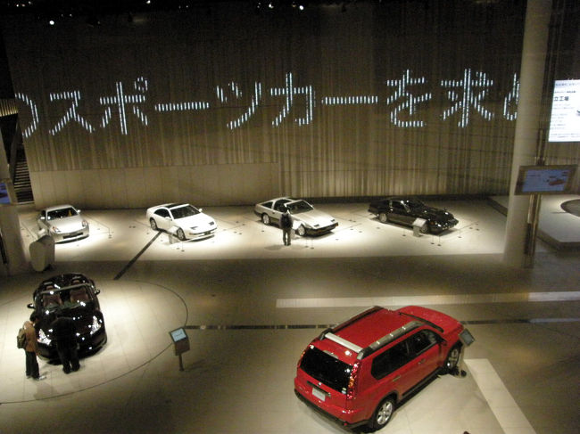 横浜駅前の居酒屋での飲み会前に時間が少しあったので、<br /><br />横浜に移転した日産本社に行ってきました。<br /><br />歴代のフェアレディが展示されていて感動しました！<br /><br />また日を改めて行きたいと思います。