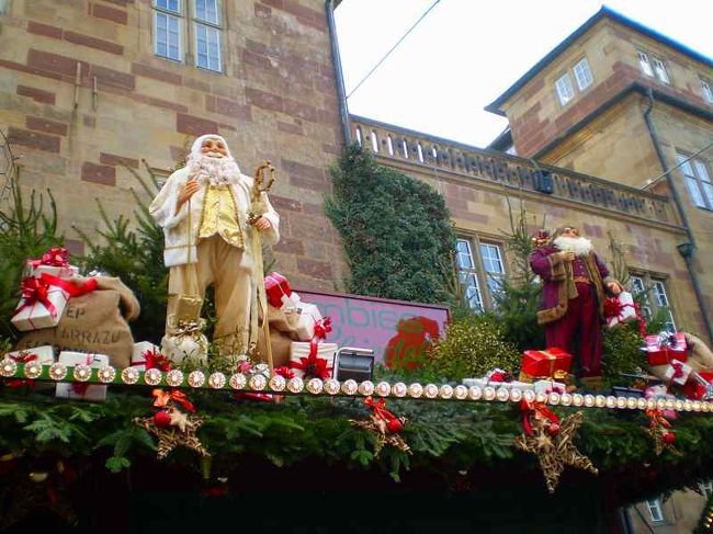 ２００８年１１月２１日から１２月１６日までドイツクリスマス市を巡る旅を計画しました。さてどこのクリスマス市を見ようか。ドイツ観光局のホームページやガイドブックを参考にいろいろ考えドイツ南部の都市を回ることにしました。<br />観光局から取り寄せた冊子は「ようそこ　クリスマスの国ドイツへ」。ドイツ各都市のクリスマス市情報が書かれていてどれも回ってみたくなりました。以下に内容を「　」内に抜粋しました。<br />　<br />ドイツ観光局　www.visit-germany.jp 